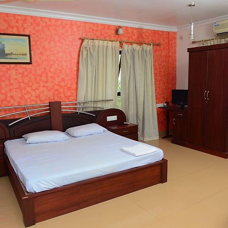 Mascot Paradise City Hotel Tellicherry 외부 사진